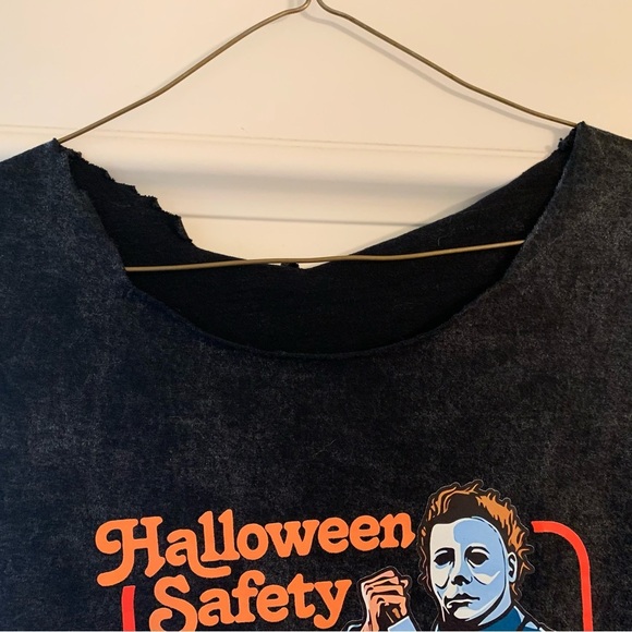 Micheal Myers Halloween Safety A Sitter's Guide T-Shirt Custom NWOT Size - M - Picture 4 of 4